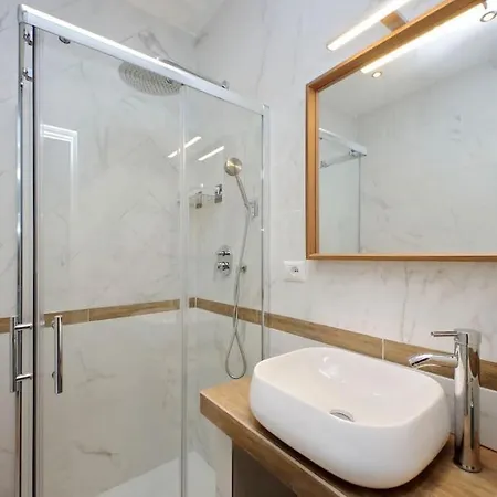 Leto Apartment
